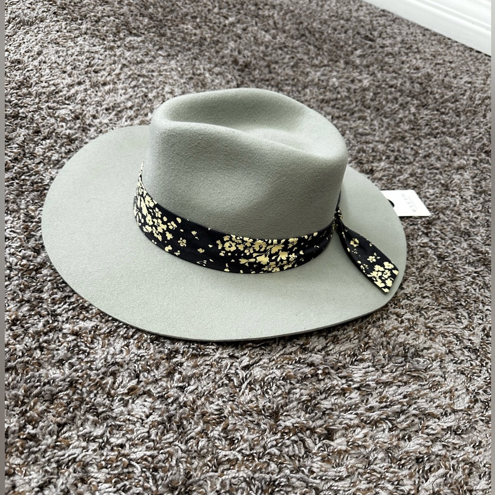 NWT Sage Wyeth